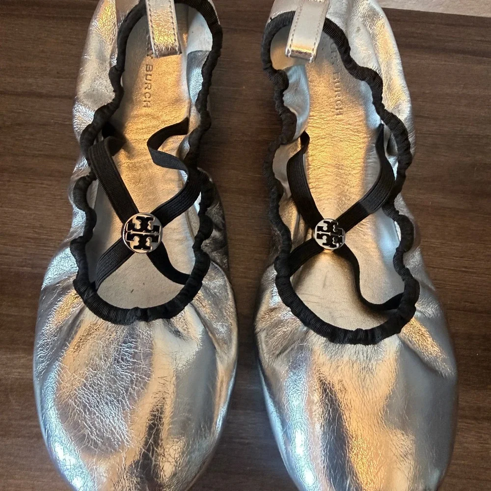 Tory Burch Silver Metallic Soft Scrunch Ballet Flats Women 9M Logo Elastic Strap